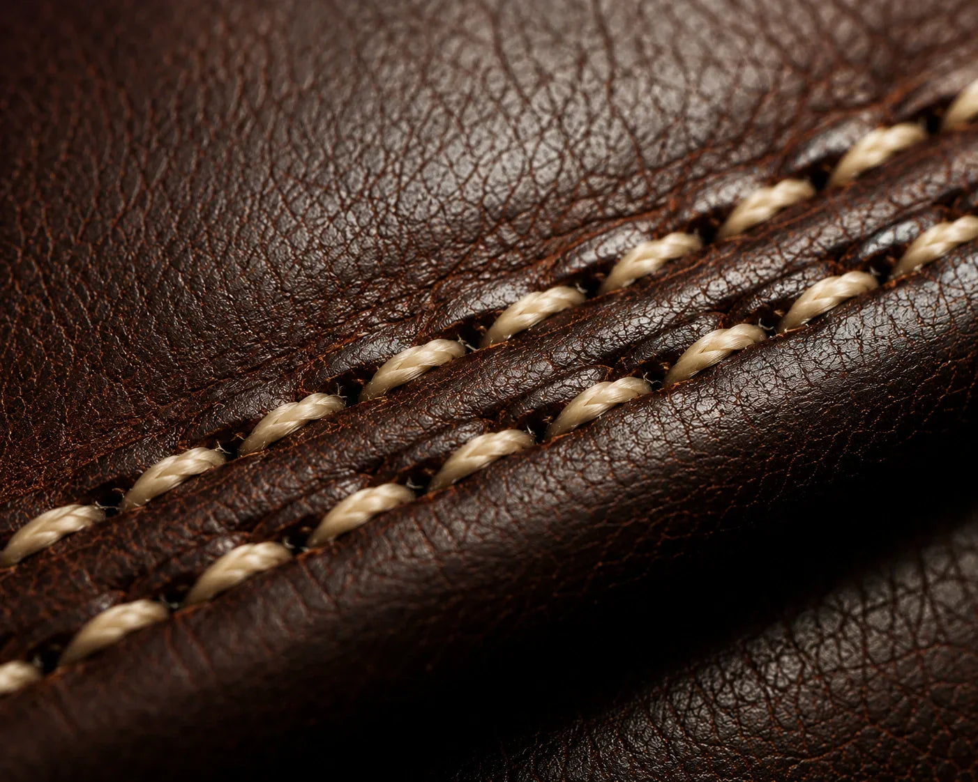Handmade vs Machine-Made Leather Bags: 5 Simple Ways to Tell Them Apart