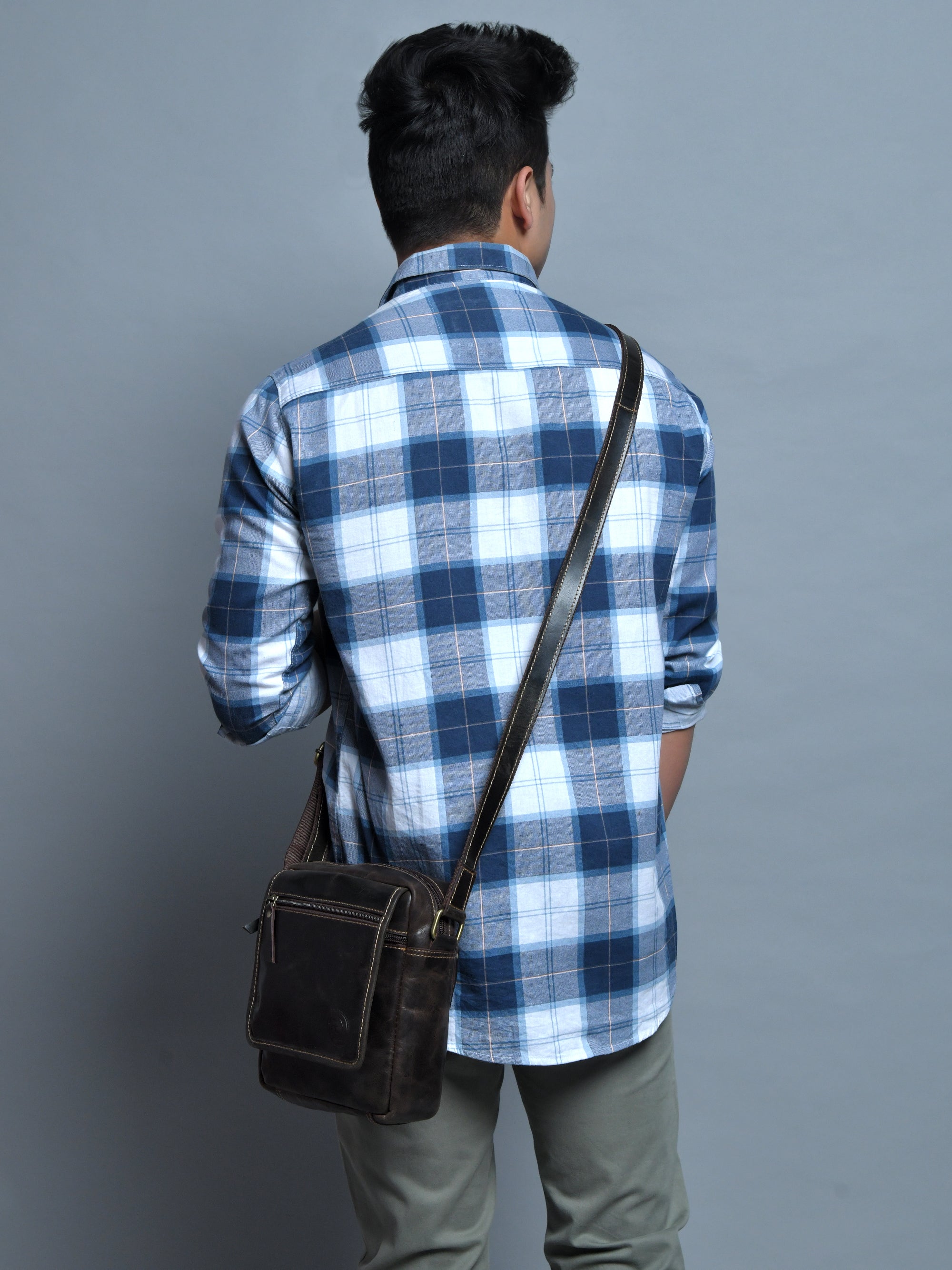 Explorer Vintage Leather Sling Bag - Espresso brown