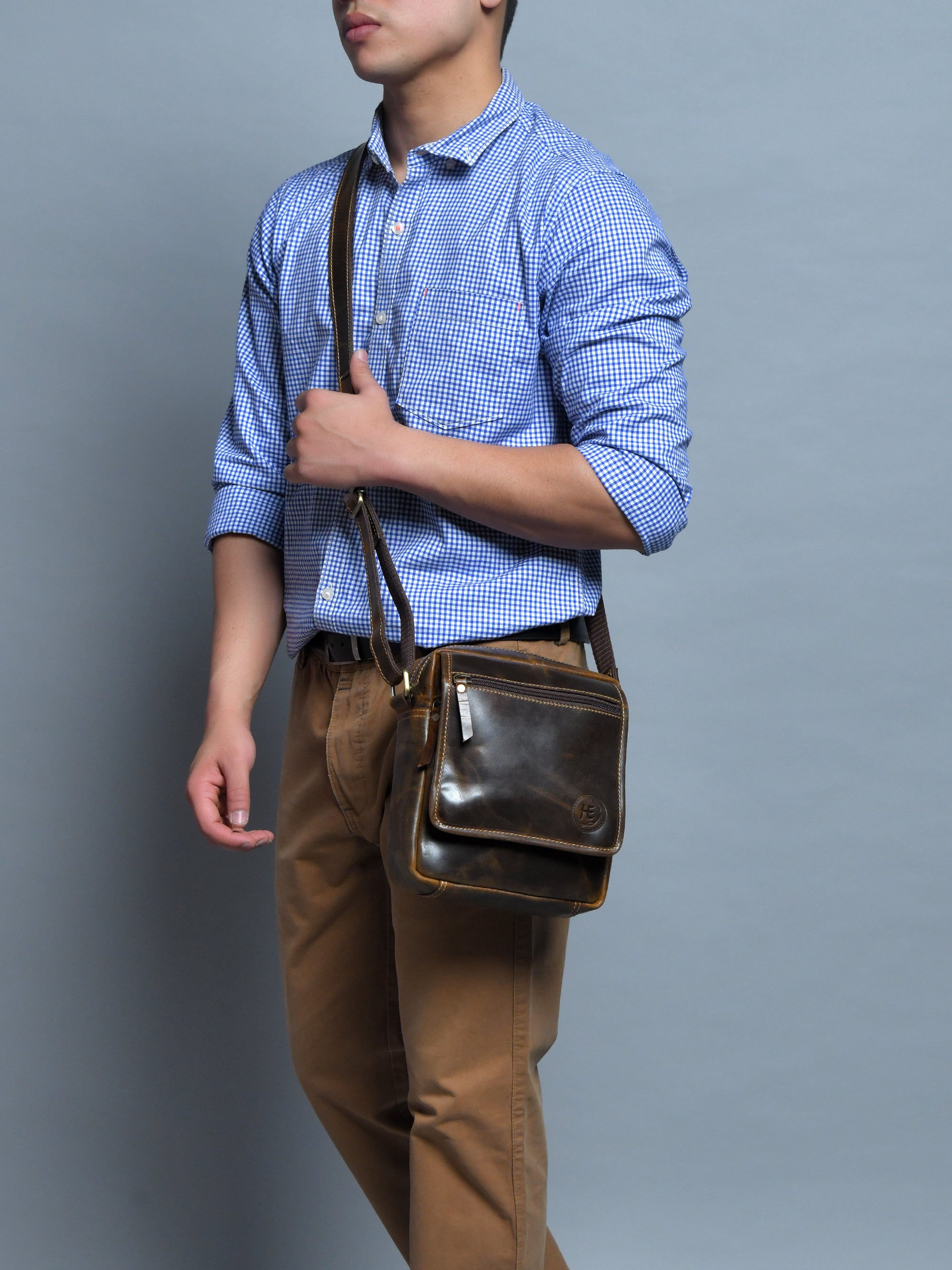 Explorer Vintage Leather Sling Bag - Brown colour