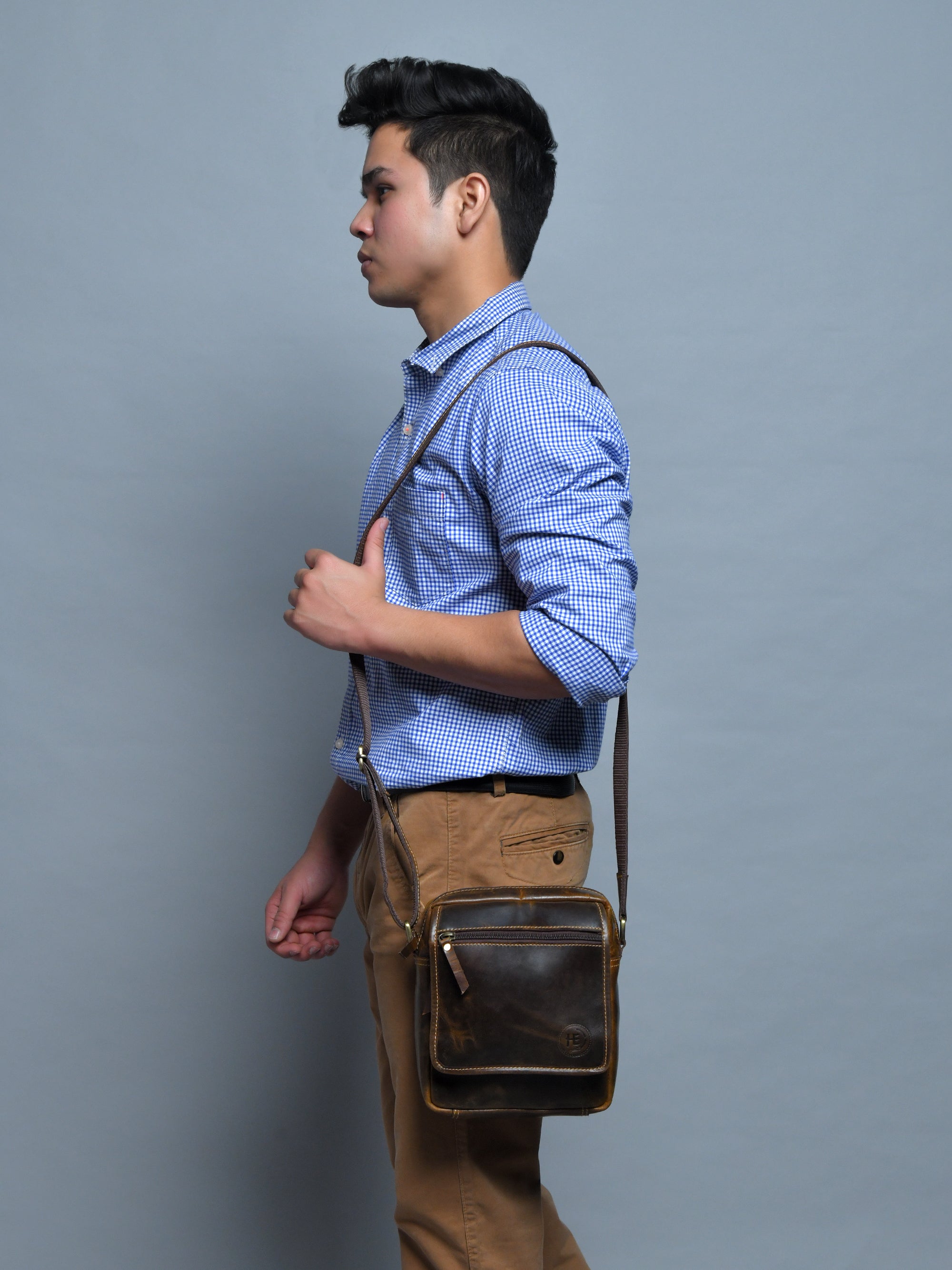 Explorer Vintage Leather Sling Bag - Brown colour