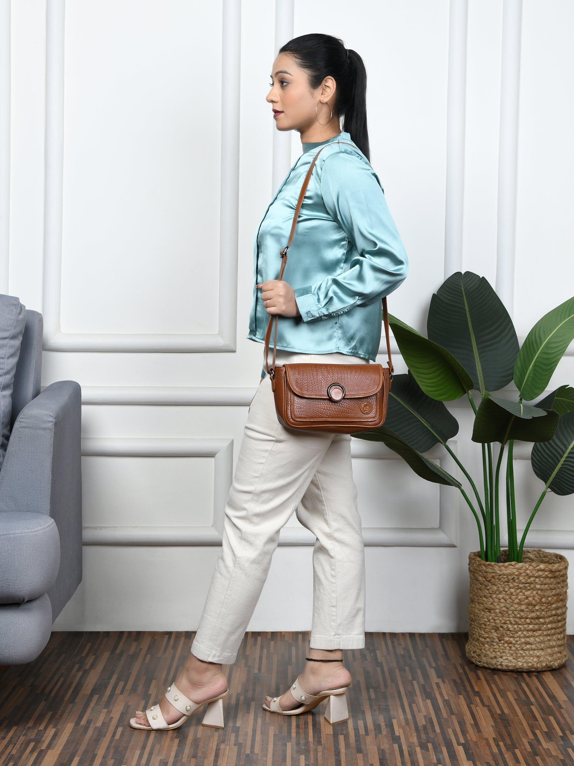 Chic Leather Women's Handbag - Tan Colour