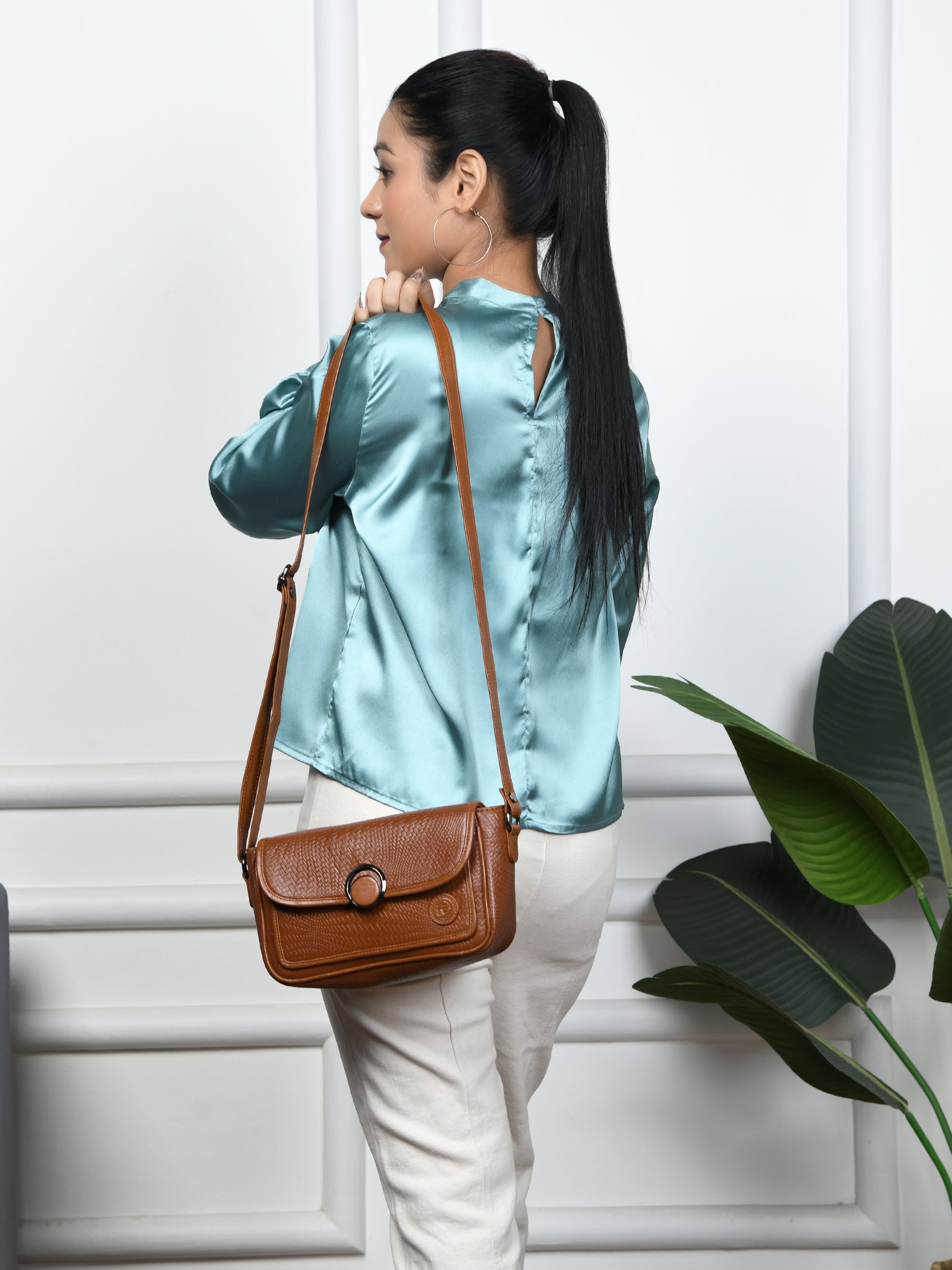 Chic Leather Women's Handbag - Tan Colour