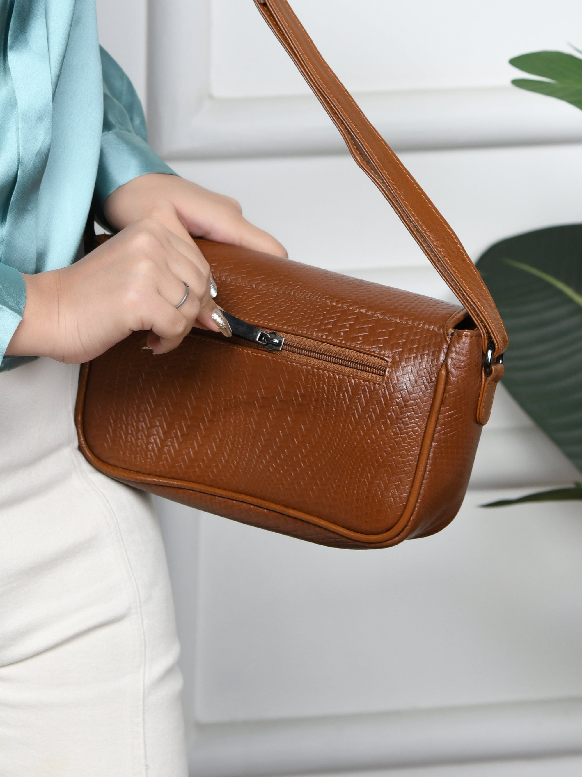 Chic Leather Women's Handbag - Tan Colour