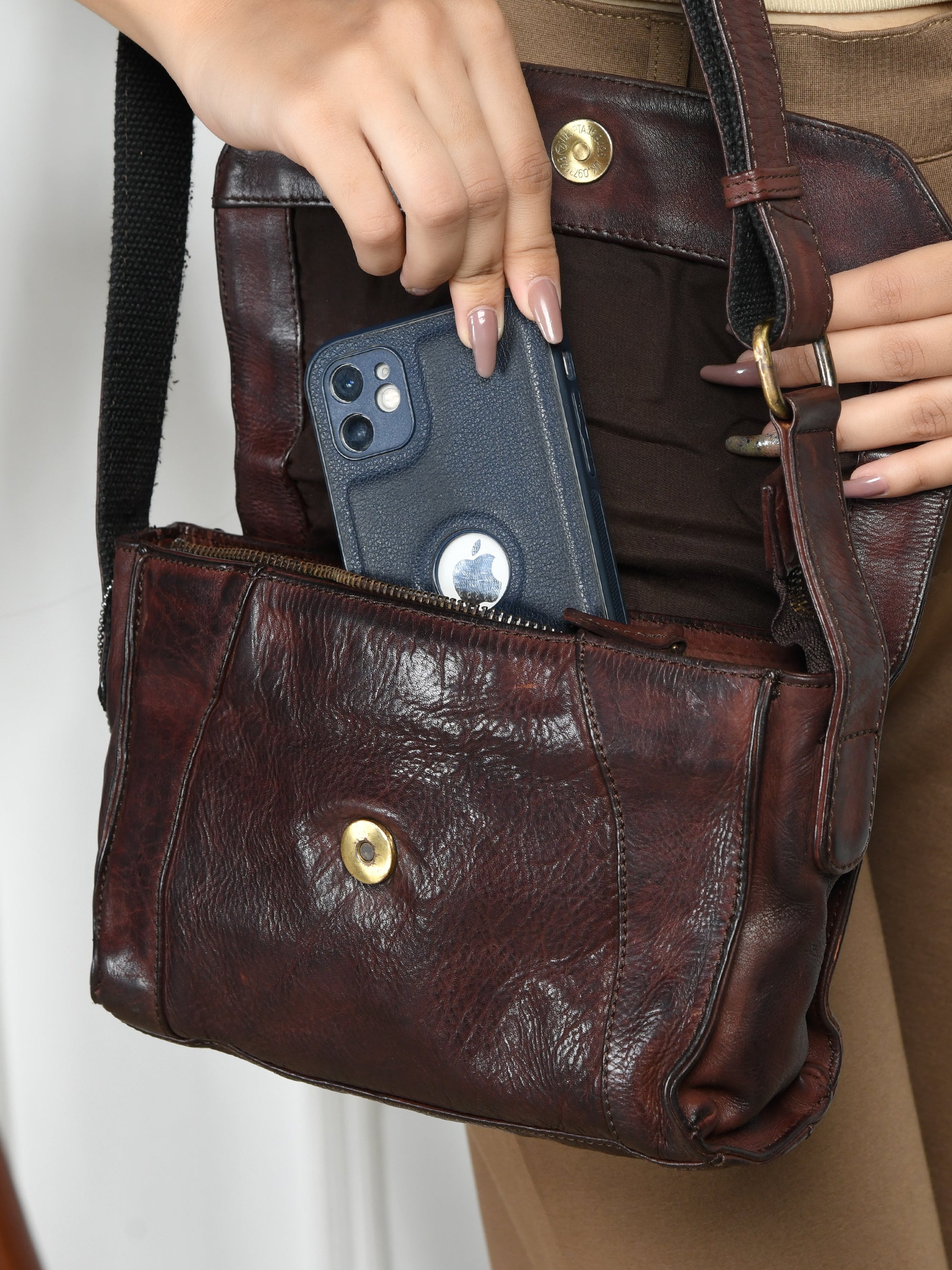 Heritage Leather Crossbody Bag - Tan Colour