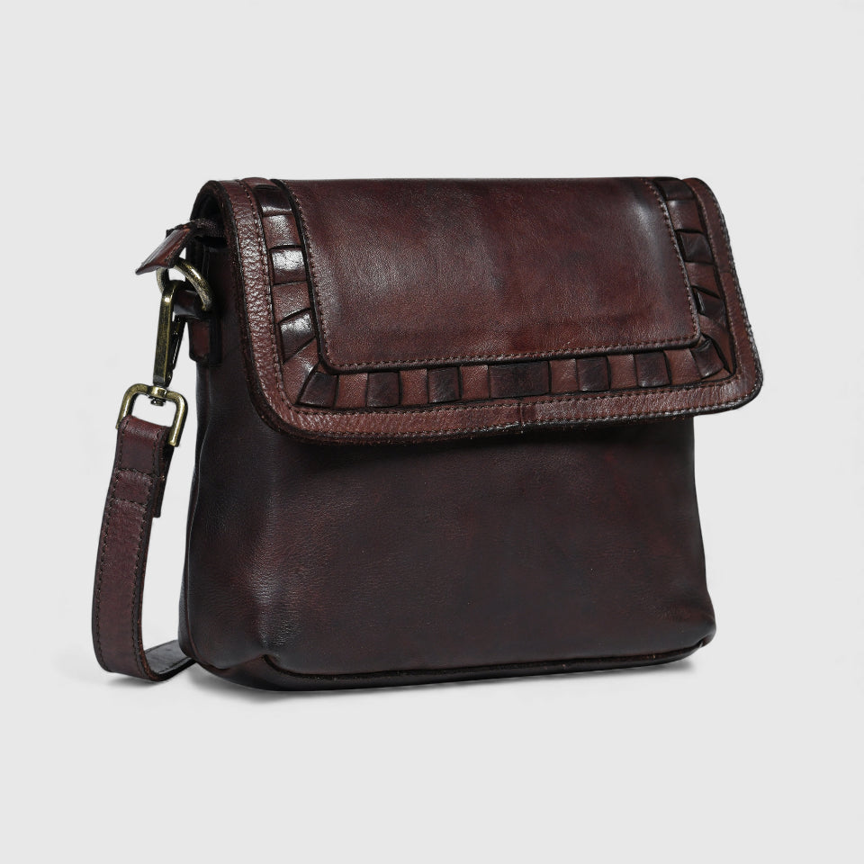 Verdant Crossbody Women's Leather Handbag - Maroon colour